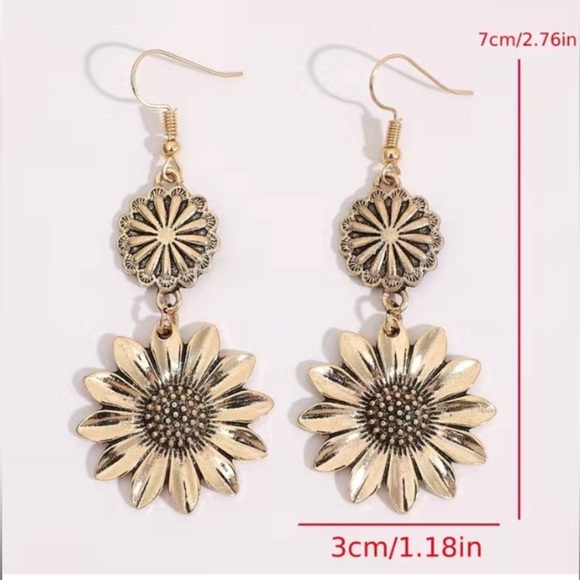 Vintage Sunflower Design Dangle Pierced
Earrings Gold Tone Zinc Alloy NWOT - Picture 9 of 10